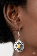Load image into Gallery viewer, Paparazzi ♥ Delectably Daisy - Yellow ♥ E889