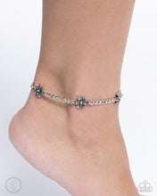Load image into Gallery viewer, Paparazzi ♥ Gardening Gusto - Silver ♥ Anklet A41