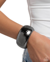 Load image into Gallery viewer, Paparazzi ♥ Hammered Hassle - Black ♥ B1010