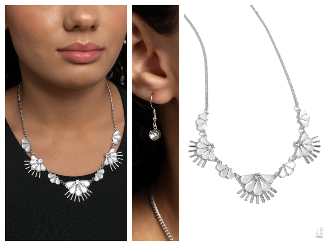 Paparazzi ♥ Fluttering Fan - White ♥ N2287