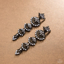 Load image into Gallery viewer, Paparazzi ♥ Ornate Optimism - Brass ♥ Post E2102