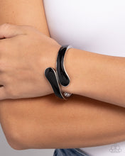 Load image into Gallery viewer, Paparazzi ♥ Painted Puzzle - Black ♥ B959