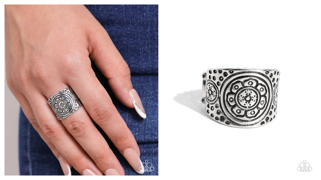 Paparazzi ♥ Elegant Engravement - Silver ♥ R436