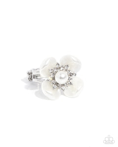 Paparazzi ♥ Unmatched Elegance - White ♥ R457