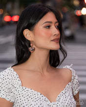 Load image into Gallery viewer, Paparazzi ♥ Vintage Memory - Rose Gold ♥ E2175