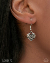 Load image into Gallery viewer, Paparazzi ♥ Vintage Showdown - Silver ♥ N2707