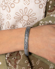 Load image into Gallery viewer, Paparazzi ♥ Vintage Value - Brass ♥ B830