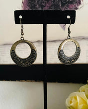 Load image into Gallery viewer, Paparazzi ♥ Secret Vineyards - Brass ♥ Earrings EX71