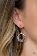 Load image into Gallery viewer, Socialite Luster - Silver E554