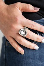 Load image into Gallery viewer, Poppy Pep - White R205