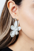 Load image into Gallery viewer, Glimmering Gardens - White E723