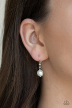 Load image into Gallery viewer, Tour de Demure - White N907